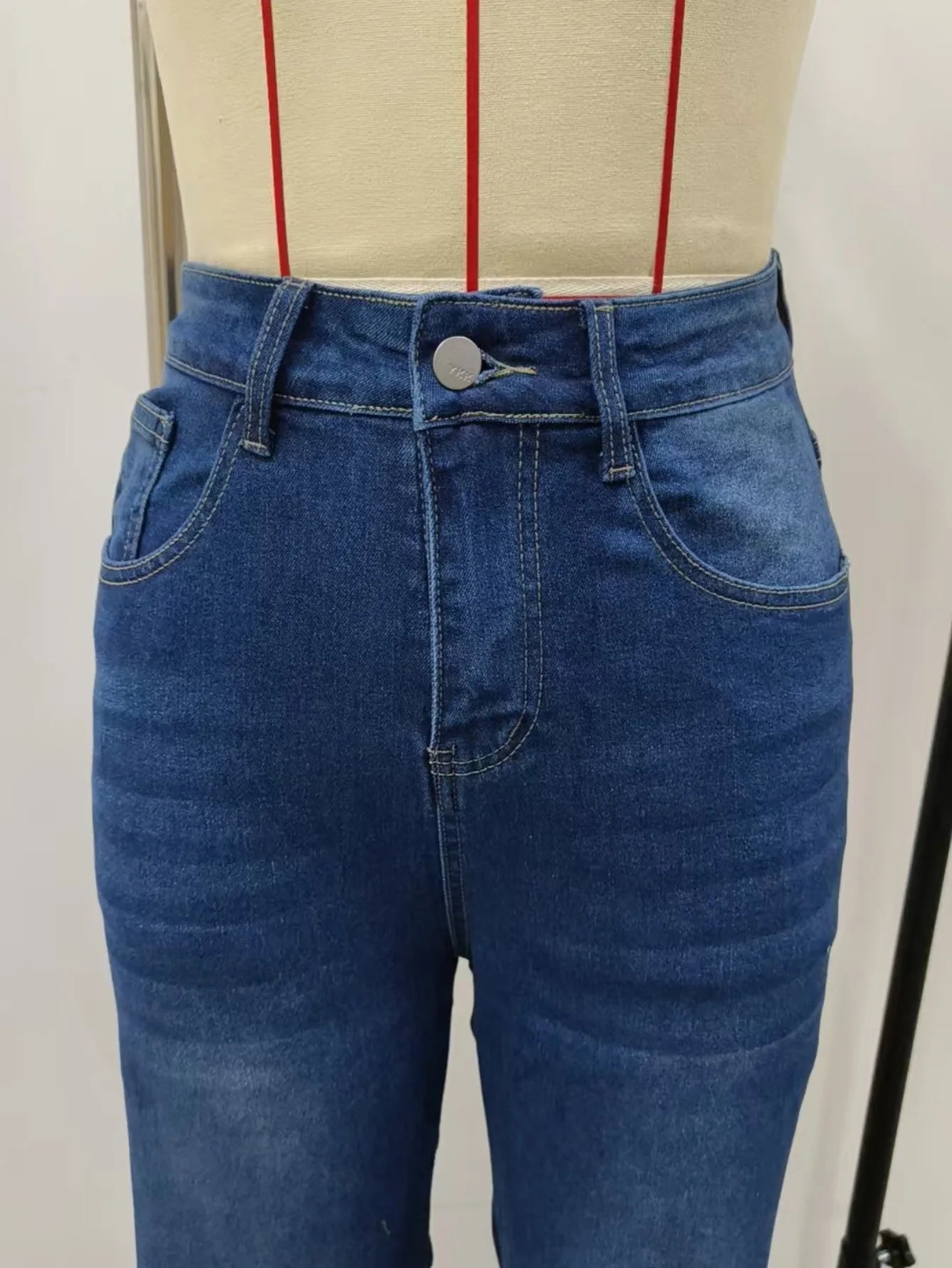 2025 Plus Size Women’s Wide-Leg Jeans – High Stretch Elastic Retro Denim Pants for Curvy Fashion