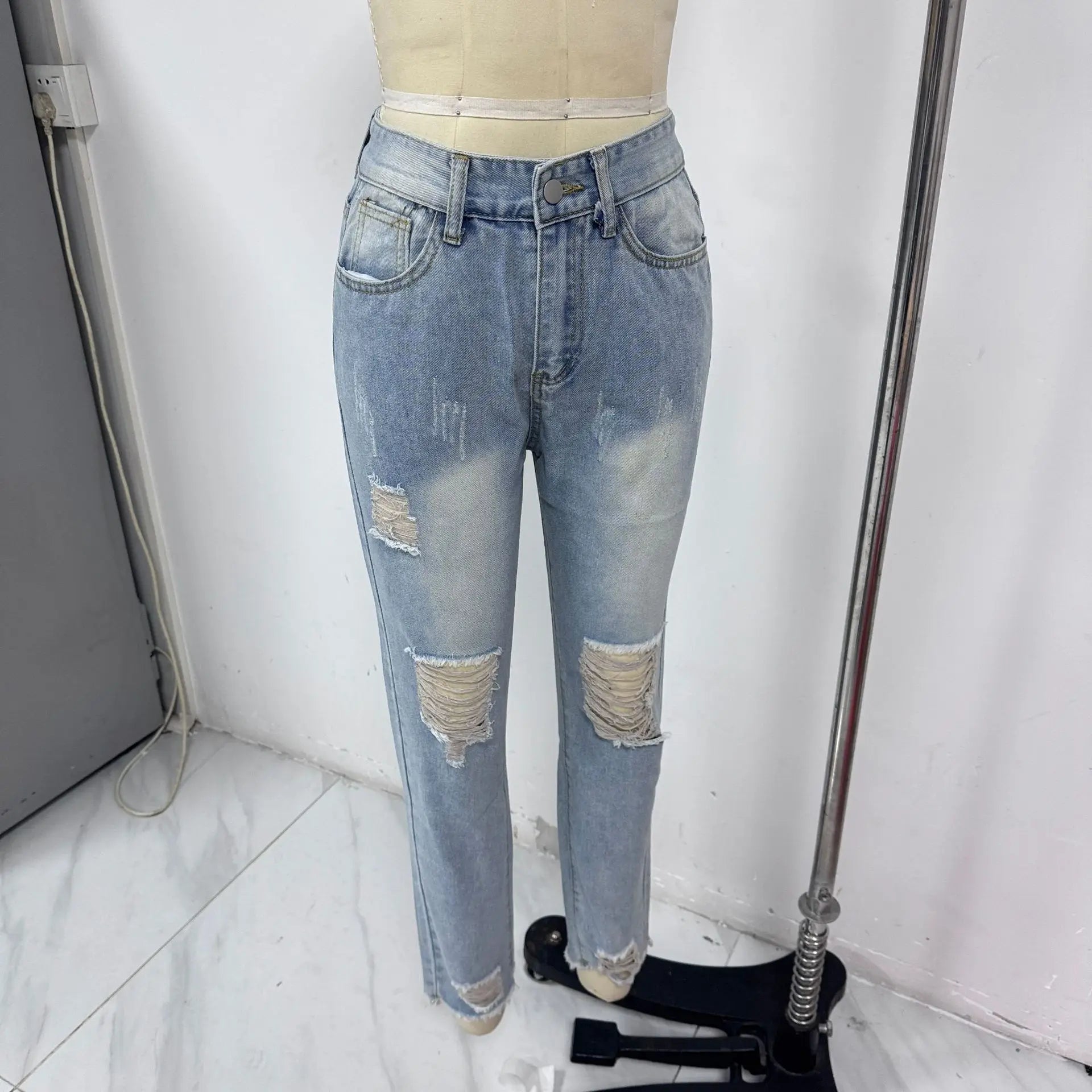 European Retro Plus Size Women’s Jeans – Mid-Waist Straight-Leg Denim Pants with Ripped Hole Design, Casual Street Fashion