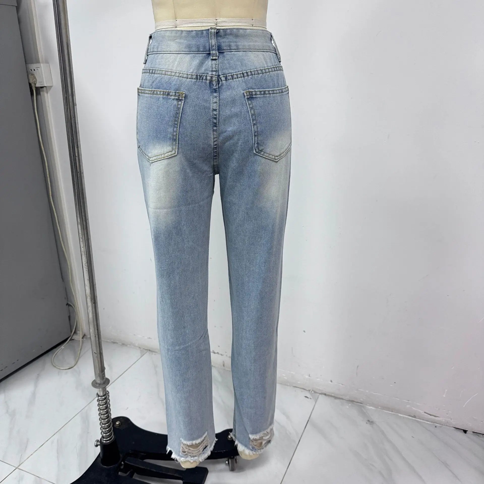 European Retro Plus Size Women’s Jeans – Mid-Waist Straight-Leg Denim Pants with Ripped Hole Design, Casual Street Fashion